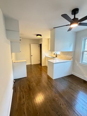 9018 S Ridgeland Avenue, Chicago, IL 60617