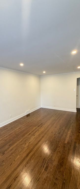 9018 S Ridgeland Avenue, Chicago, IL 60617