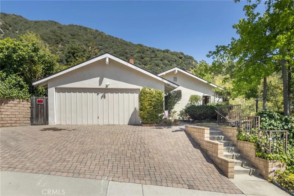 2115 Normanton Drive, La Canada Flintridge, CA 91011