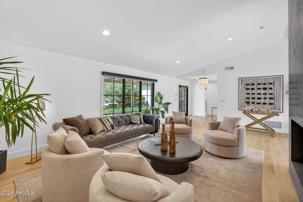 Image 11 of property listing at 5525 E LINCOLN Drive 104, Paradise Valley, AZ 85253