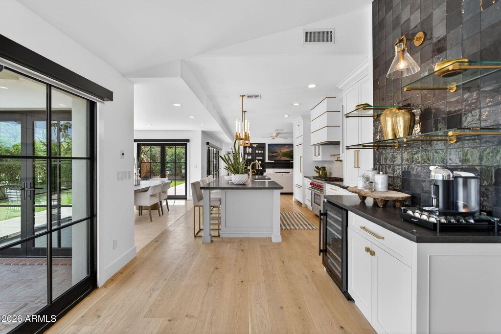 Image 15 of property listing at 5525 E LINCOLN Drive 104, Paradise Valley, AZ 85253