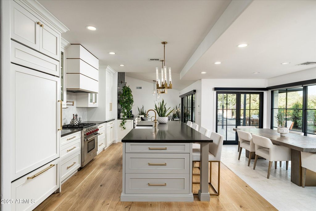 Image 18 of property listing at 5525 E LINCOLN Drive 104, Paradise Valley, AZ 85253
