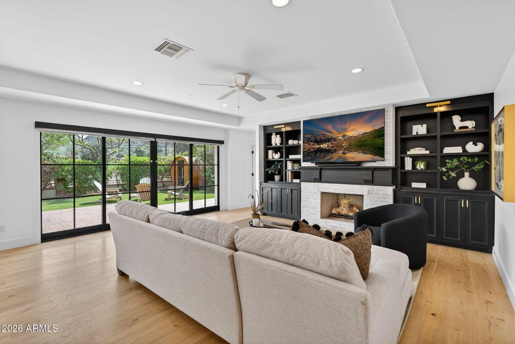 Image 20 of property listing at 5525 E LINCOLN Drive 104, Paradise Valley, AZ 85253