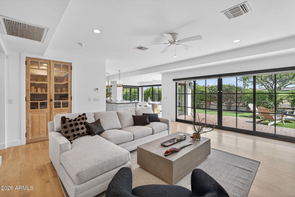 Image 23 of property listing at 5525 E LINCOLN Drive 104, Paradise Valley, AZ 85253