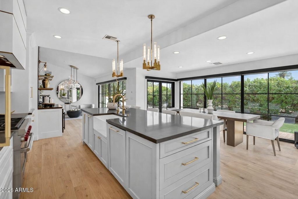 Image 3 of property listing at 5525 E LINCOLN Drive 104, Paradise Valley, AZ 85253