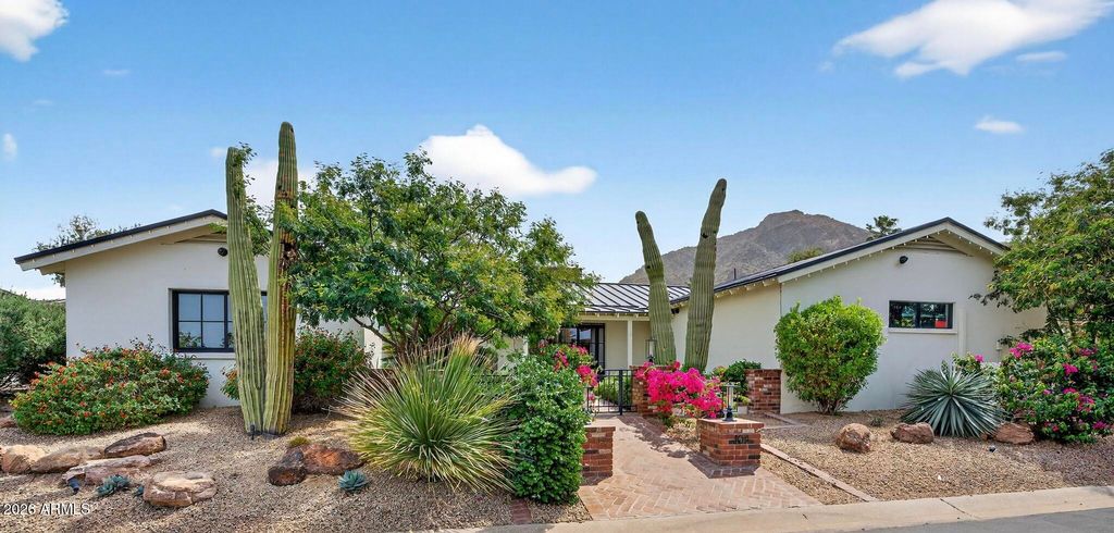 Image 5 of property listing at 5525 E LINCOLN Drive 104, Paradise Valley, AZ 85253