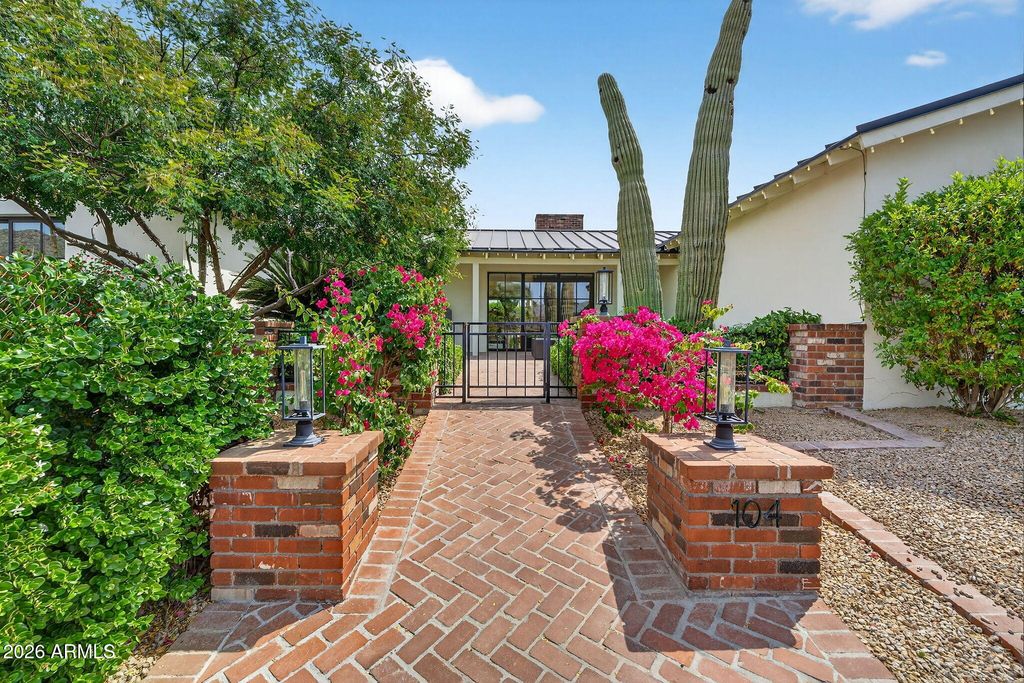 Image 6 of property listing at 5525 E LINCOLN Drive 104, Paradise Valley, AZ 85253