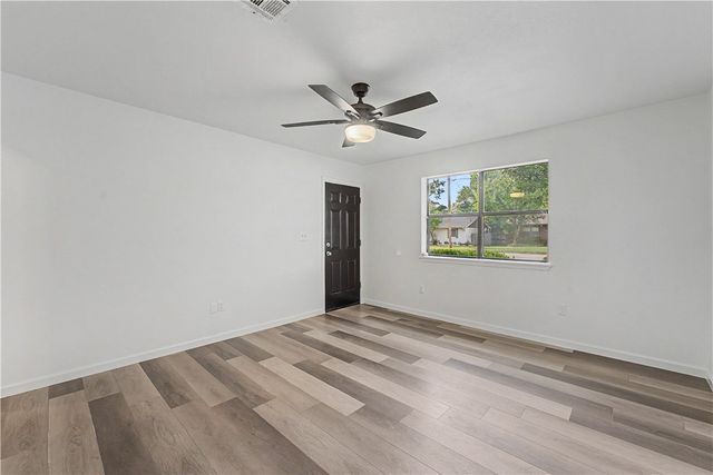1004 SE 11th Street, Bentonville, AR 72712