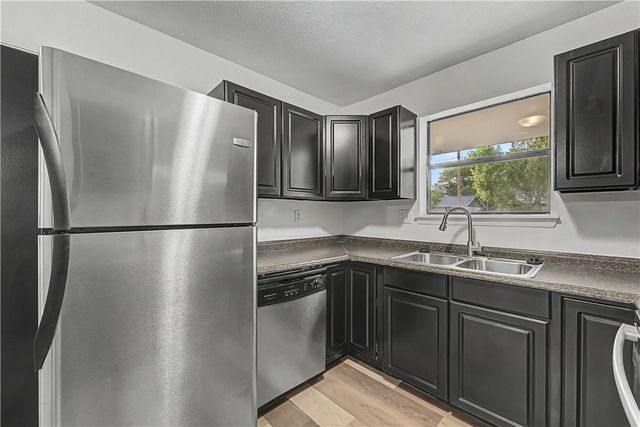 1004 SE 11th Street, Bentonville, AR 72712