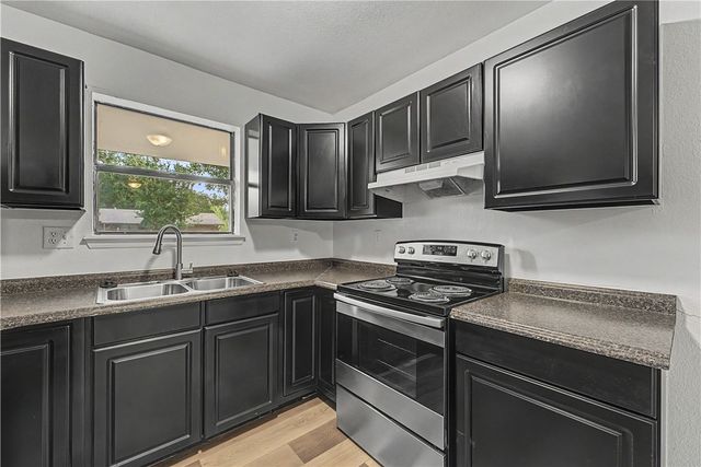 1004 SE 11th Street, Bentonville, AR 72712