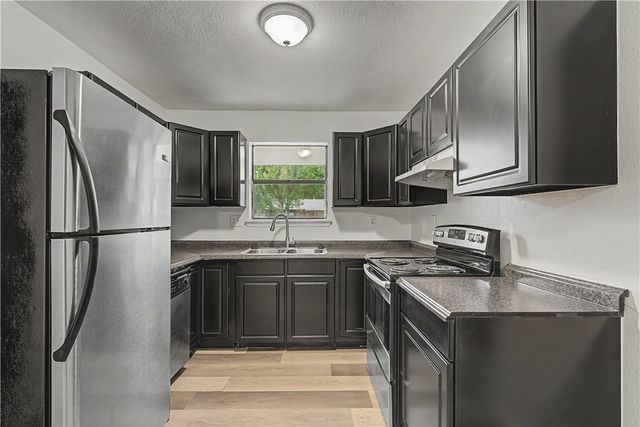 1004 SE 11th Street, Bentonville, AR 72712
