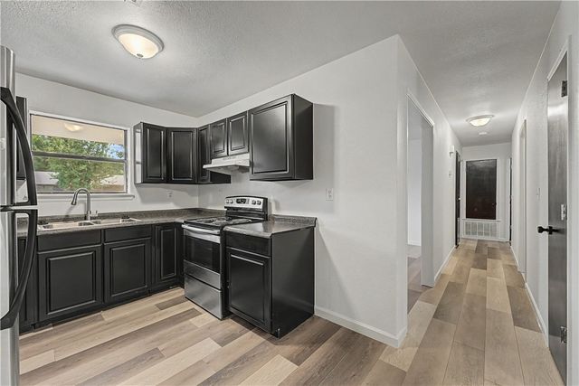 1004 SE 11th Street, Bentonville, AR 72712