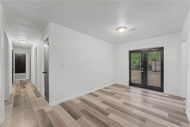 1004 SE 11th Street, Bentonville, AR 72712