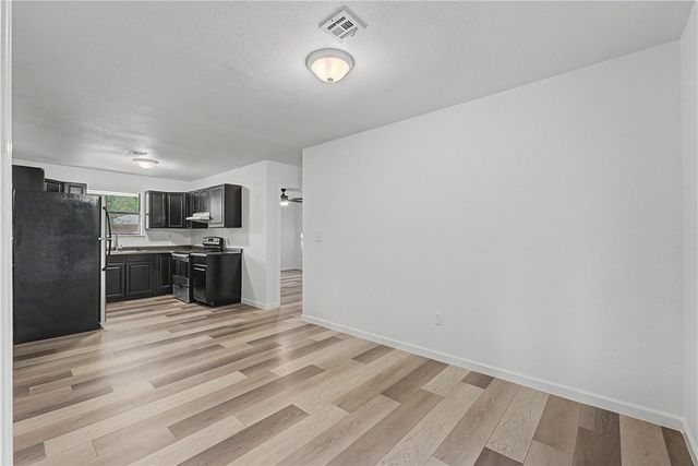 1004 SE 11th Street, Bentonville, AR 72712