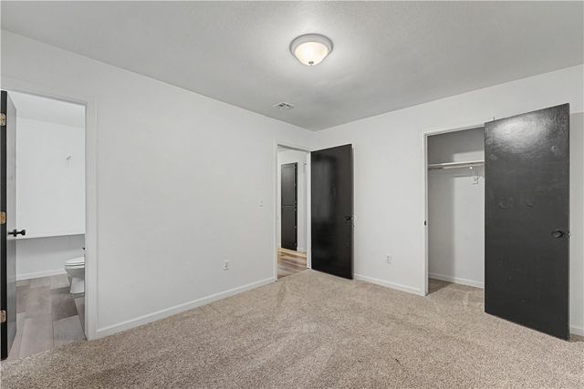 1004 SE 11th Street, Bentonville, AR 72712