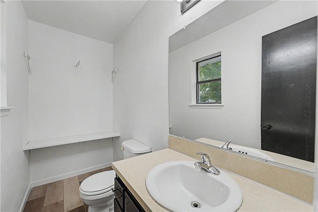 1004 SE 11th Street, Bentonville, AR 72712