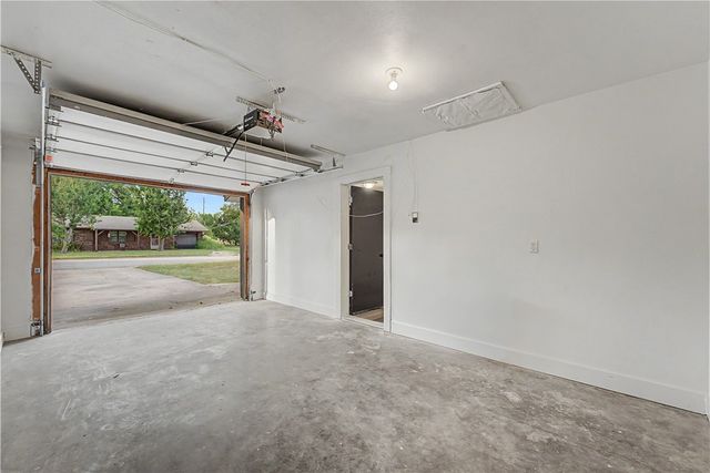 1004 SE 11th Street, Bentonville, AR 72712