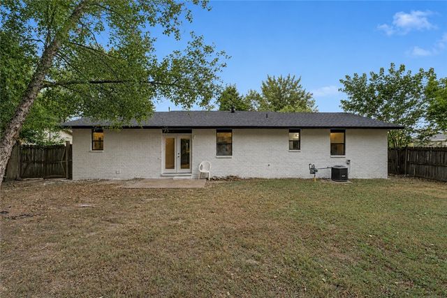 1004 SE 11th Street, Bentonville, AR 72712