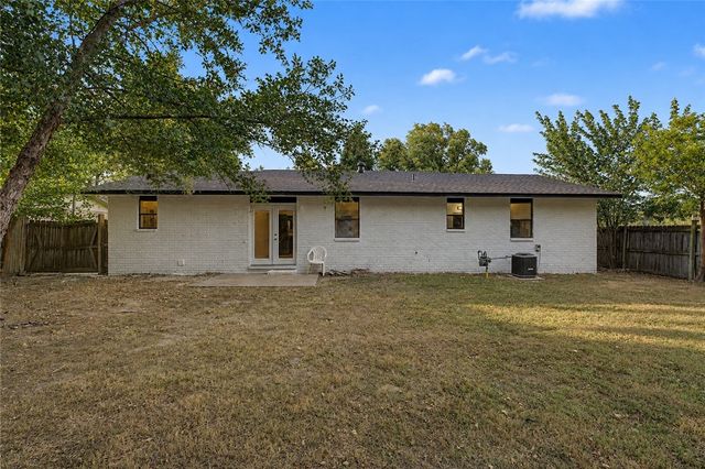1004 SE 11th Street, Bentonville, AR 72712