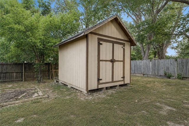 1004 SE 11th Street, Bentonville, AR 72712