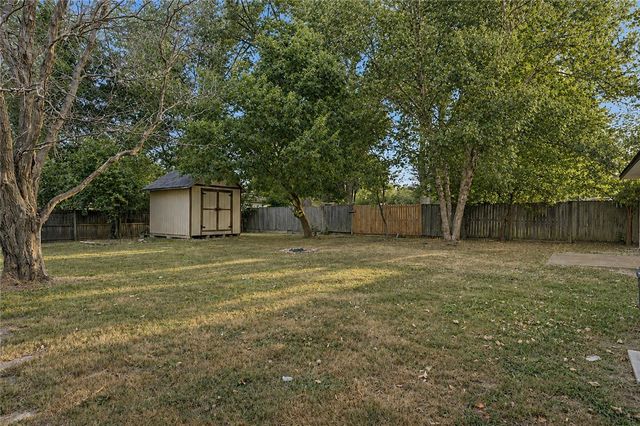 1004 SE 11th Street, Bentonville, AR 72712