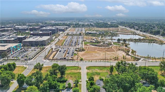1004 SE 11th Street, Bentonville, AR 72712