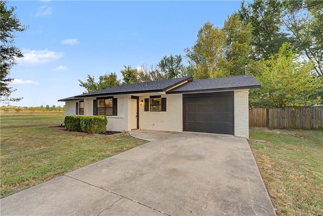 1004 SE 11th Street, Bentonville, AR 72712