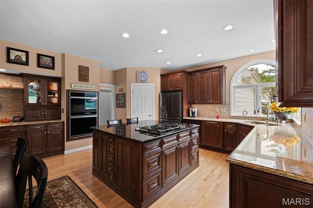 23 Bopp Lane, Town And Country, MO 63131