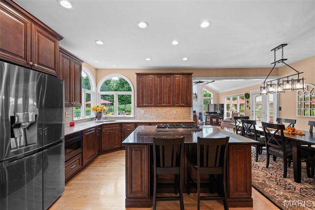 23 Bopp Lane, Town And Country, MO 63131