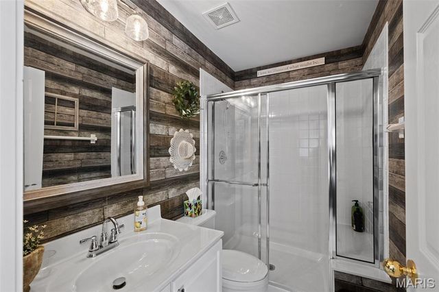 23 Bopp Lane, Town And Country, MO 63131
