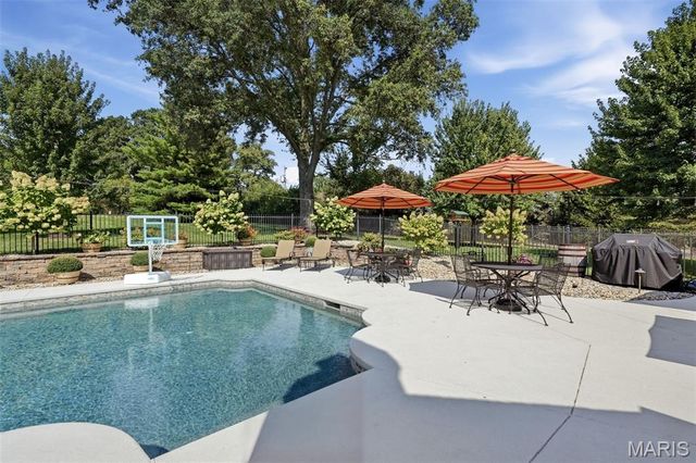 23 Bopp Lane, Town And Country, MO 63131
