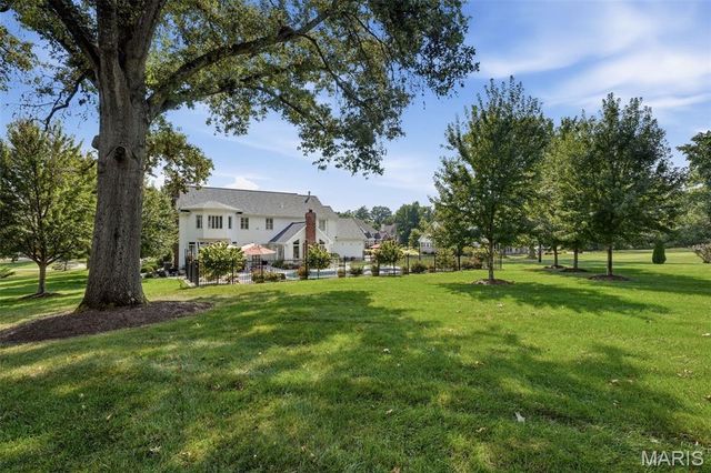 23 Bopp Lane, Town And Country, MO 63131