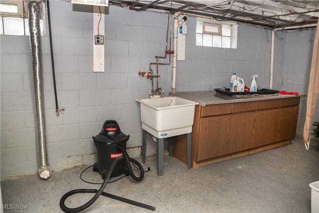 3580 Woodside Drive NW, Warren, OH 44483