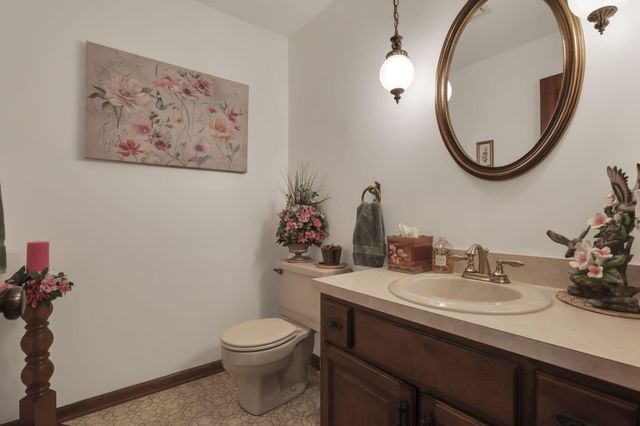 689 Howell Drive, Newark, OH 43055