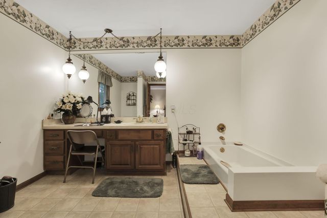 689 Howell Drive, Newark, OH 43055