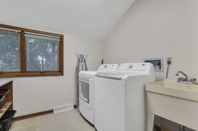 689 Howell Drive, Newark, OH 43055
