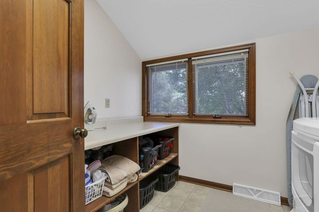 689 Howell Drive, Newark, OH 43055