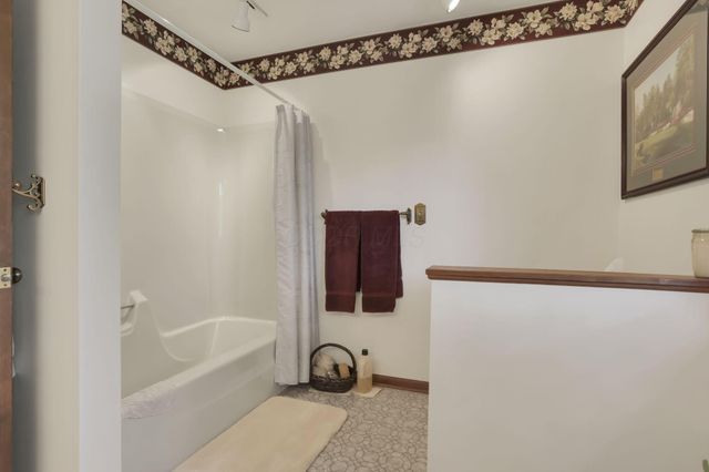 689 Howell Drive, Newark, OH 43055