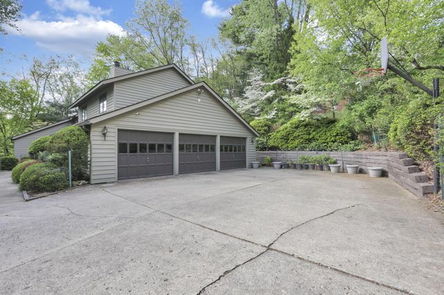 689 Howell Drive, Newark, OH 43055