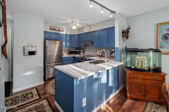 988 Sterling Ridge Drive, Rensselaer, NY 12144