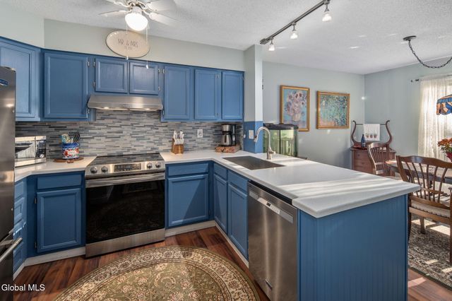 988 Sterling Ridge Drive, Rensselaer, NY 12144