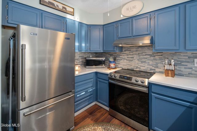 988 Sterling Ridge Drive, Rensselaer, NY 12144