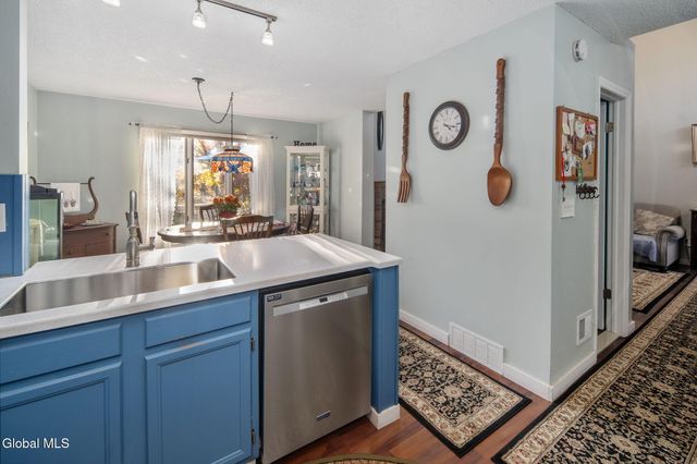 988 Sterling Ridge Drive, Rensselaer, NY 12144