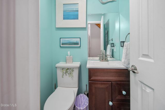 988 Sterling Ridge Drive, Rensselaer, NY 12144