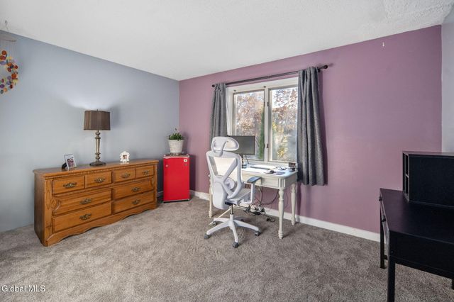 988 Sterling Ridge Drive, Rensselaer, NY 12144