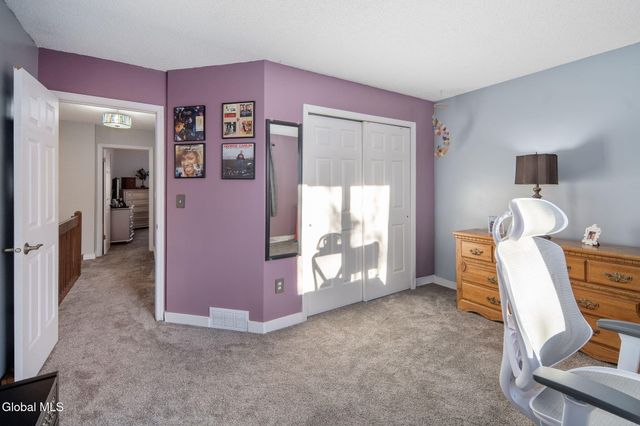 988 Sterling Ridge Drive, Rensselaer, NY 12144