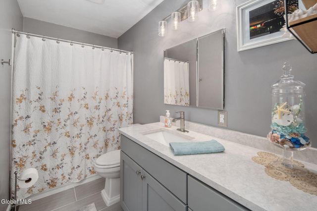 988 Sterling Ridge Drive, Rensselaer, NY 12144