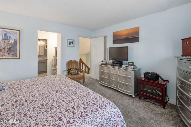 988 Sterling Ridge Drive, Rensselaer, NY 12144