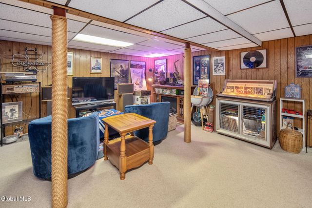 988 Sterling Ridge Drive, Rensselaer, NY 12144