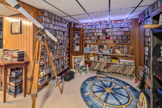 988 Sterling Ridge Drive, Rensselaer, NY 12144